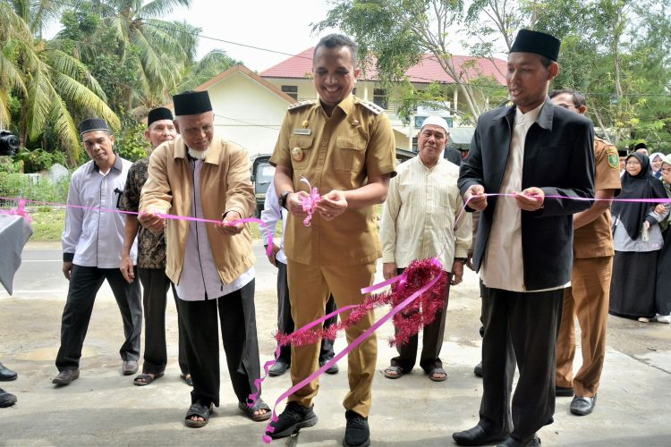 Pj Wali Kota Sabang, Reza Fahlevi resmikan swalayan mini yang berlokasi di Pesantren Terpadu Al Mujaddid Sabang, Selasa (24/1) siang