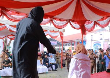 Pelaksanaan hukuman cambuk tahap pertama di tahun 2023 dilaksanakan dihalaman Lembaga Pemasyarakatan (Lapas) kelas IIb Meulaboh, pada Selasa (24/01/23)
