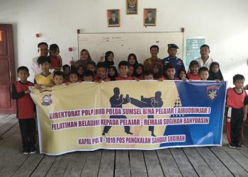 Kapal Pol V 1010 Pangkalan Sandar Sugihan melaksanakan program Inovasi Air Binjar (Airud Bina Pelajar)