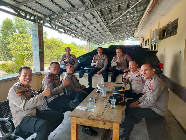 Obrolan para Perwira Polres Bangka Barat yang berbincang-bincang masalah Kamtibmas