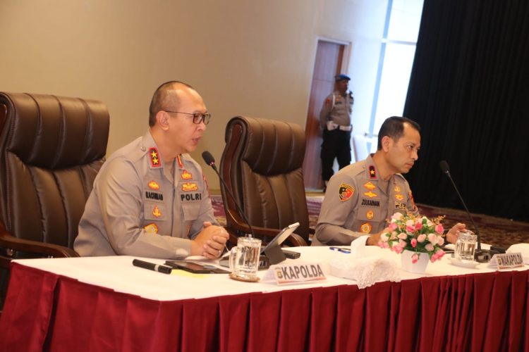 Kapolda Sumsel, Irjen Pol A Rachmad Wibowo SIK memberikan arahan pada Apel Pamen Jajaran Polda Sumsel diikuti para Kasatker dan Kasatwil Jajaran