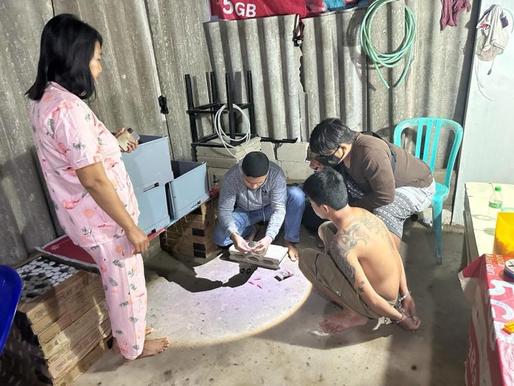 Sat Narkoba Polres Bangka tangkap AN 32 tahun pelaku tindak pidana Narkotika yang diduga narkotika jenis Shabu dengan berat 3.3 gram. Rabu (25/1/2023)