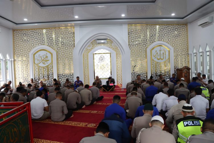 Personil Polres Bangka Lakukkan Kegiatan Binrohtal baik yang beragama Islam yang bertempat di Masjid Al Inda dan yang beragama Kristen