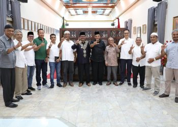Penjabat Bupati Aceh Utara Azwardi, AP, MSi, menerima audiensi Panitia Musyawarah Kabupaten (Muskab) ke-6 Kamar Dagang dan Industri (KADIN) setempat