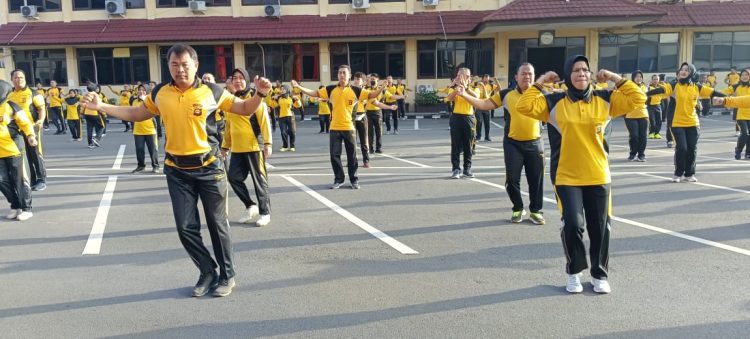 Polda Sumatera Selatan kembali menggelar olahraga bersama Apel pagi Olahraga dipimpin Wadir Samapta Polda Sumsel AKBP Yusantiyo Sandhy SIK