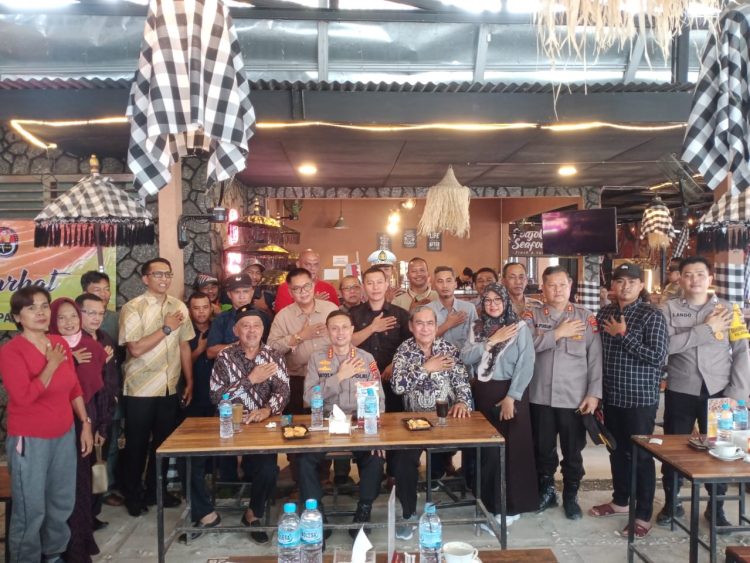 Jajaran Polsek Taman Sari Polresta Pangkalpinang mengadakan kegiatan pertemuan dengan Tokoh Agama, Tokoh Masyarakat, Perwakilan Ormas, Perangkat Kelurahan, Pedagang, dan Insan Pers