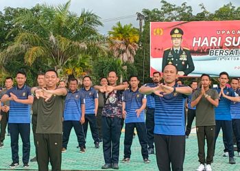 Kepolisian Resort Bangka Barat menggelar olahraga bersama personel Kodim 0431/Bangka Barat, Jum'at (27/01/2023)