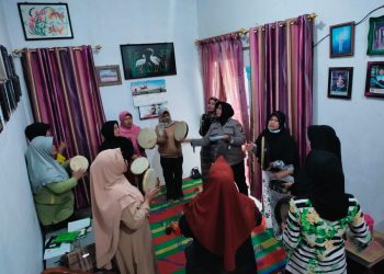 Polwan polres Dairi AIPDA Herawati Manik gelar kegiatan silaturahmi dangan memberikan bimbingan dan latihan Qasidah kepada ibu ibu Perwiritan