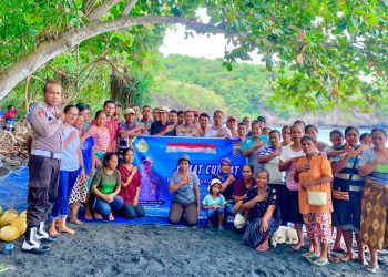 Kegiatan Jumat Curahan Hati (Curhat) dilaksanakan oleh Kepolisian Sektor (Polsek Mauponggo) Polres Nagekeo bersama masyarakat Desa Wolotelu, Kecamatan Mauponggo