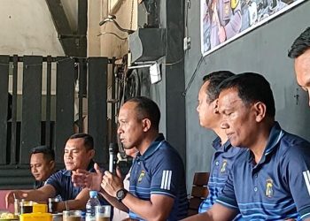 Kapolres Bangka Barat AKBP Catur Prasetiyo SIK menyampaikan pada saat kegiatan Jumat curhat bersama masyarakat