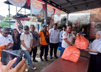 DPD Appsi Kota Bitung mengunjungi dan menyerahkan bantuan makanan dan air mineral, kepada masyarakat Manado Terdampak Bencana Banjir