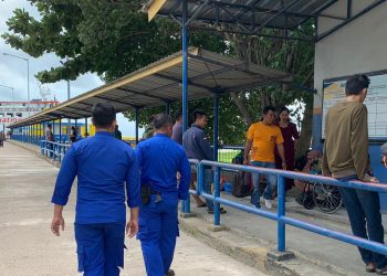 Sat Polairud Polres Bangka Barat melakukan himbauan kepada para nelayan dan masyarakat yang akan berwiasata di pantai