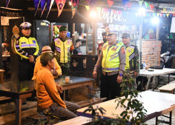 Polres Simalungun melakukan patroli skala besar di Jalan Medan, Kecamatan Tapian Dolok, Kabupaten Simalungun