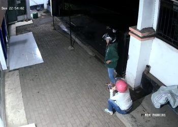Dua orang pelakunya yaitu MS (24 Tahun) dan isterinya warga Kel. Pakistaji Kec. Wonoasih dan KLF, warga Desa Muneng Kidul Kec. Sumberasih