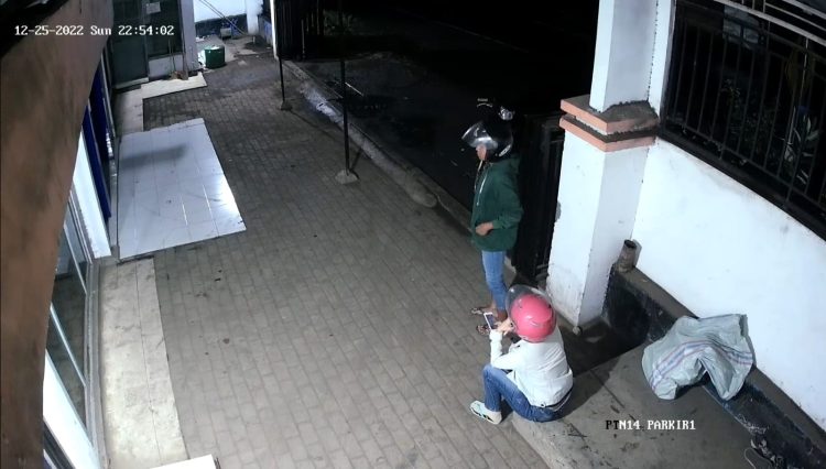 Dua orang pelakunya yaitu MS (24 Tahun) dan isterinya warga Kel. Pakistaji Kec. Wonoasih dan KLF, warga Desa Muneng Kidul Kec. Sumberasih