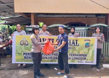 Polresta Manado kembali menyalurkan bantuan sosial kepada Personel Polri/PNS yang terdampak bencana alam banjir dan tanah longsor yang menerjang wilayah Kota Manado