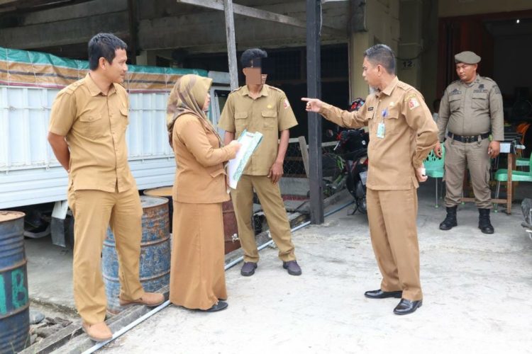 Tim pengawasan melakukan razia ke sejumlah warung kopi di Kecamatan Suka Makmue dan Kuala, Selasa 31/1/2023