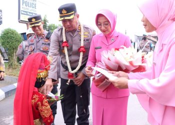 Polres Langsa laksanakan Tradisi penyambutan Kapolres AKBP Muhammadun, SH