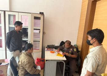 Pelimpahkan berkas perkara kepada Jaksa Penuntut Umum Kejaksaan Negeri Dairi seorang wanita dewasa tersangka penculikan anak atas nama J br B, 42 tahun