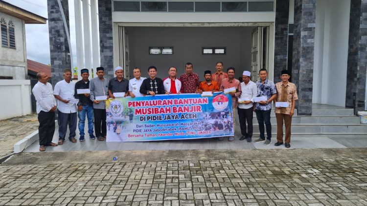 Badan musyawarah Pidie jaya Jabodetabek (Bamus Pijay) berkordinasi dengan PP TIM Taman Iskandar Muda Jakarta, Menyalurkan Bantuan Musibah Banjir ke Beberapa Desa yang Paling Parah yang Terkena Dampak Banjir