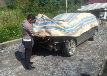 Satu unit mobil kia sportage dengan nomor Polisi BL 1902 LW yang di kemudikan oleh Adnan Beuransyah (64) mantan anggota DPRD Kabupaten Aceh Besar, mengalami kecelakaan lalulintas tunggal