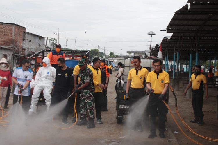 Kapolres Nganjuk AKBP Muhammad, SH., SI.K., M.Si., bersama unsur Forkopimda Kabupaten Nganjuk kembali menyiagakan Tim Penanganan Penyakit Mulut dan Kuku