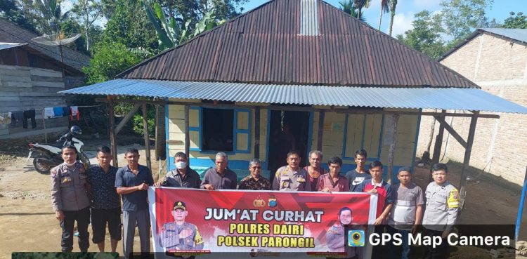 Kapolsek Parongil AKP Hotman Purba gelar jumat curhat menyampaikan pesan-pesan Kamtibmas Kepada Masyarakat berlokasi di Kedai Kopi Pak Agnes Lumbangaol Desa Lumbantoruan Kec. Lae Parira