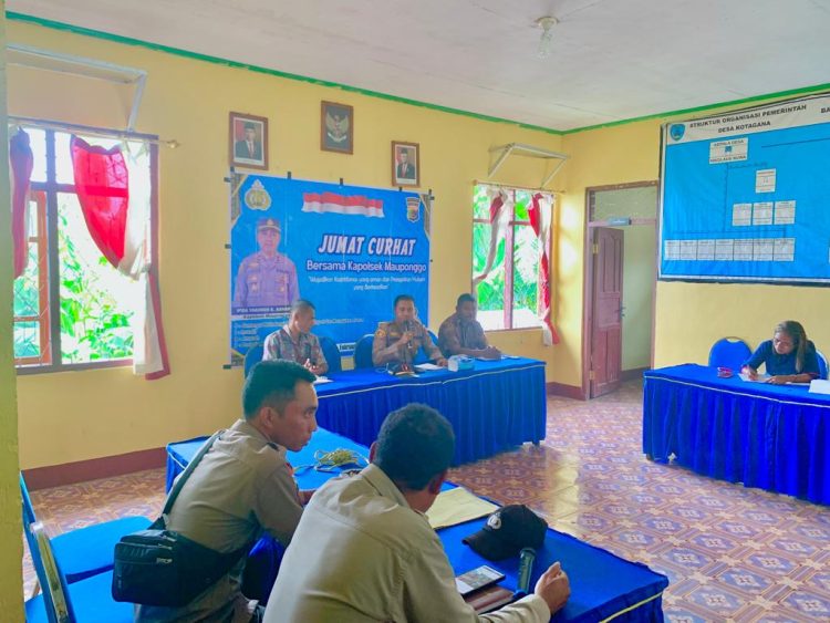 Kapolsek Mauponggo, IPDA. Yakobus K. Sanam, SH menggelar Jumat
Curahan Hati (Curhat) guna melaksanakan Sambang serta silaturahmi dengan masyarakat untuk mendengar Aspirasi masyarakat terhadap POLRI khususnya Polsek Mauponggo dan menyampaikan pesan-pesan Kamtibmas kepada masyarakat berlokasi di Kantor Desa Kotagana, Kecamatan Mauponggo