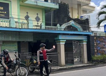 Polresta Manado menerjunkan Personel Rayon Samapta dalam melaksanakan Paja Somat (polisi jaga gereja dan sholat Jumat), Jumat (3/2/2023)