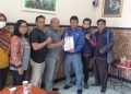 DPP PJI (Dewan Pimpinan Pusat Persatuan Jurnalis Indonesia) telah menanda-tangani Perjanjian Kerjasama dengan Komnasdik Jatim (Komisi Nasional Pendidikan Jawa Timur)