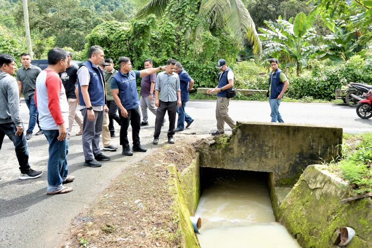 Pj Wali Kota Sabang, Reza Fahlevi kembali turun lapangan dengan meninjau lokasi rawan banjir di ruas jalan nasional bersama PPK Balai Jalan Banda Aceh