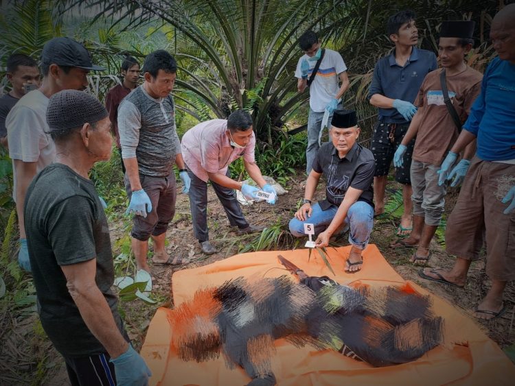 Korban Atas nama Hendra (44 tahun) laki-laki, pekerjaan Wiraswasta beragama Islam warga Desa Tanjung Mas Kec. Kampar Kiri Kab. Kampar