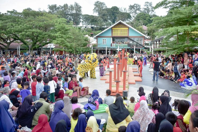 Festival Cap Go Meh di Kota Sabang merupakan rangkaian akhir dari perayaan Imlek yang dimeriahkan dengan pertunjukan barongsai hasil kolaborasi antara Federasi Olahraga Barongsai Indonesia (FOBI) Kota Sabang dan FOBI Kota Banda Aceh