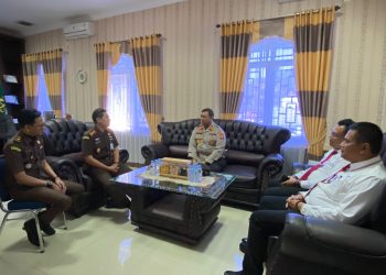 Kapolres Pagaralam Polda Sumsel AKBP Erwin Irawan SIK menggelar silaturahmi dengan Kajari Kota Pagaralam Fajar Mufthi SH M.Hum dan Ketua Pengadilan Negeri kelas II Kota Pagaralam Roni Susanta SH MH