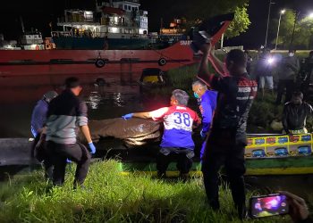 Penemuan jenazah yang merupakan salah satu Personil Polres Pegunungan Bintang yang terjatuh dari insiden Tali jembatan Putus di Distrik Iwur