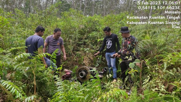 Polsek Kuantan Tengah di backup Polres Kuansing melakukan operasi penertiban aktifitas Penambangan Emas Tanpa Izin (PETI) di Dusun Cambai, Desa Munsalo Kopah, Kecamatan Kuantan Tengah
