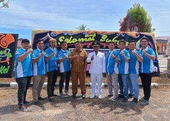 Pengurus Kecamatan Komite Nasional Pemuda Indonesia Kecamatan Rundeng Kota Subulussalam Ketua Rahmat Hidayat, dan Sauki, Amrizal Bancin, Halimi Alkausar, Dekcik, Heri, Amin, Diansyah, serta pengurus lainnya saat sertijab Camat