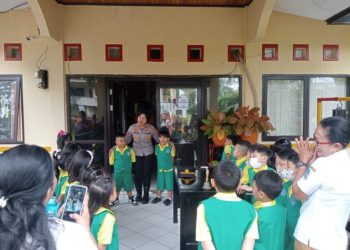 Polsek Mapanget Polresta Manado mendapat kunjungan dari anak-anak TK Balitka Mapanget