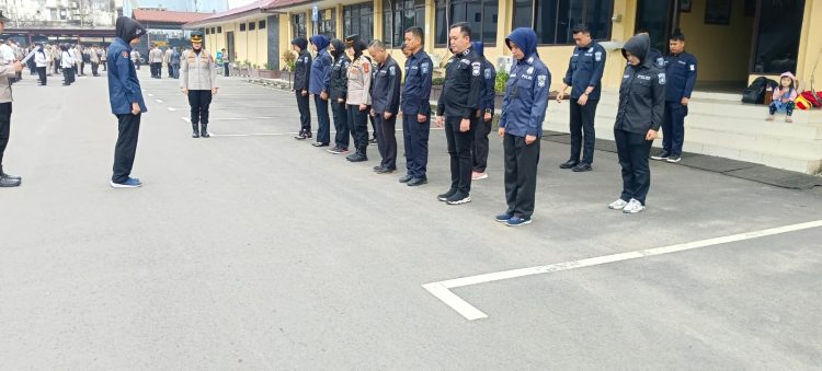 Kaur Anev Subbid PID Bidhumas Polda Sumsel Kompol Andem Dewi SE Pimpin Apel Satker Bidhumas Polda Sumsel dilapangan Apel satker Kamis (9/02/2023)