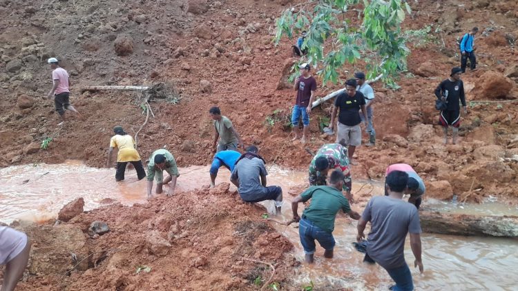 Proses Pencarian Korban Tanah Longsor