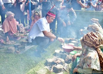 Pj Wali Kota Sabang, Reza Fahlevi ketika di festival toet apam
