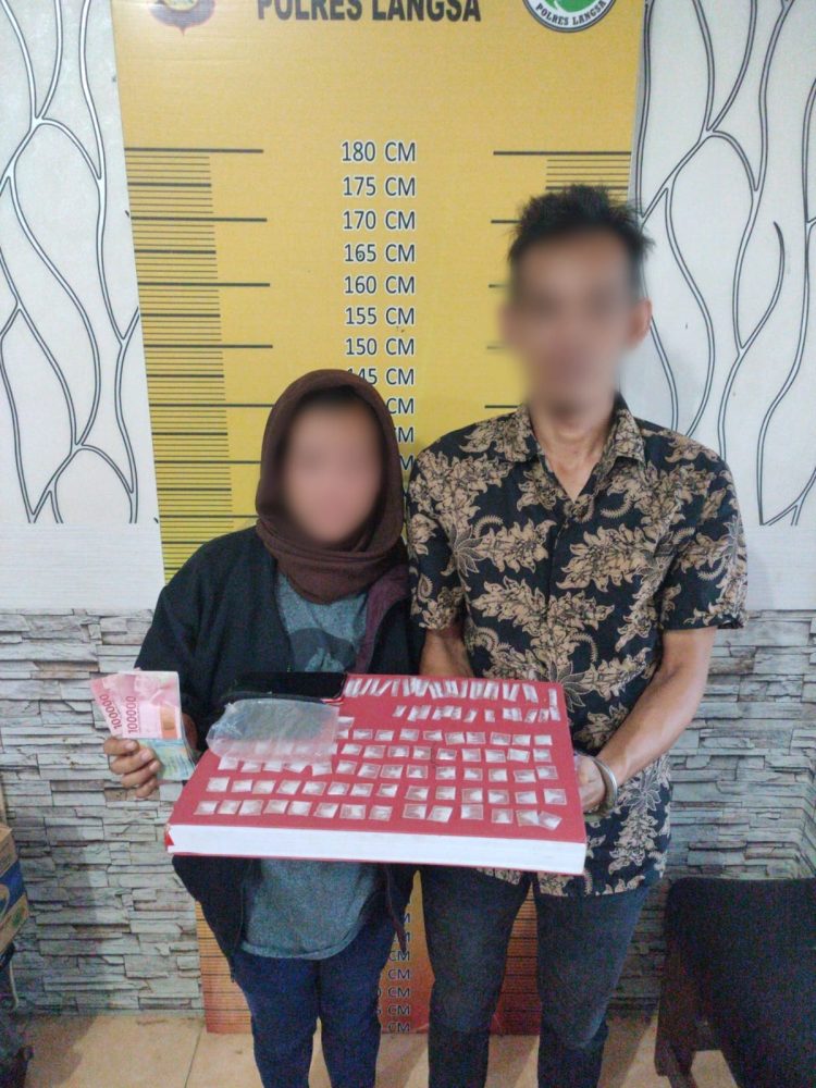 RS (35) Wiraswasta, Dsn. Bahagia Gp. Geudubang Jawa Kec. Langsa Baro dan GY(37) IRT, Dsn. Bahagia Gp. Geudubang Jawa Kec. Langsa Baro