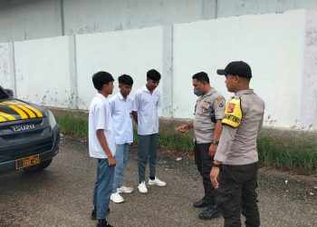Personil DOBRAK Polsek Lobalain tertibkan para pelajar diwilayah Kecamatan Lobalain yang kedapatan berada diluar sekolah saat jam sekolah