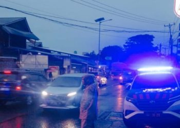 Personel Polresta Manado melakukan kegiatan Patroli Siaga Lampu biru di keramaian kota (silau mata) dengan sasaran obyek vital, Perbankan dan pemukiman warga
