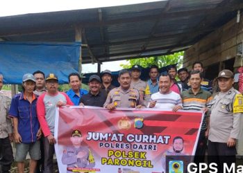 Kapolsek Parongil AKP Hotman Purba gelar jumat curhat menyampaikan pesan-pesan Kamtibmas Kepada Masyarakat berlokasi di Kedai Kopi Pak Jusman Sitorus Desa Polling Kec. Silima Pungga - Pungga