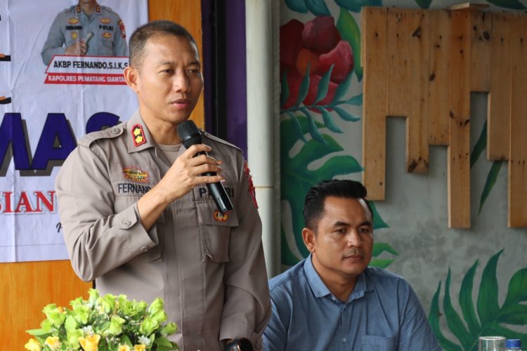 Kapolres Pematangsiantar AKBP Fernando SH S.I.K, melaksanakan kegiatan Jumat curhat Kamtibmas untuk menerima aspirasi dan mencari solusi permasalahan yang ada di masyarakat