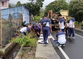 Seluruh personil Polres Dairi bersama forkopimda dan unsur masyarakat melaksanakan korvey di Kecamatan Silahibungan Kabupaten Dairi, Jumat (10/2/2023)