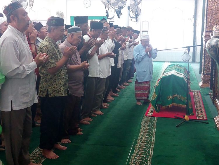 Kabid Humas Polda Sumsel Kombes Pol Drs Supriadi MM melayat ke Rumah Duka orangtua personilnya