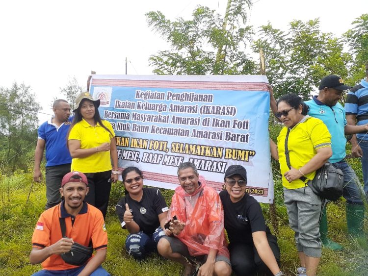 Ikatan Keluarga Amarasi (IKARASI) lakukan kegiatan penghijauan bersama masyarakat di jalur Ikan Foti, Desa Niuk Baun, Kecamatan Amarasi Barat