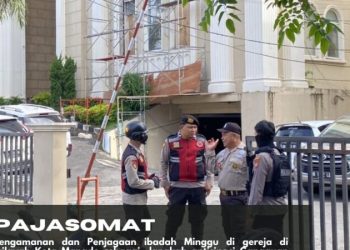 Personel Satuan Samapta Polresta Manado melakukan pengamanan gereja